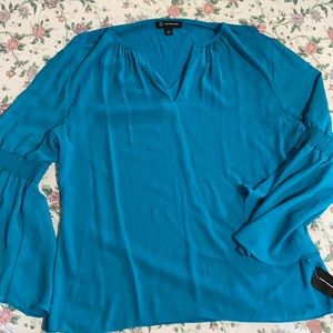 Inc Modern Mod top (LISTED TO SELL offers are Welcome!!!)